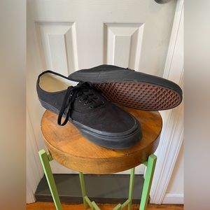 WORN ONCE black lace up mens vans